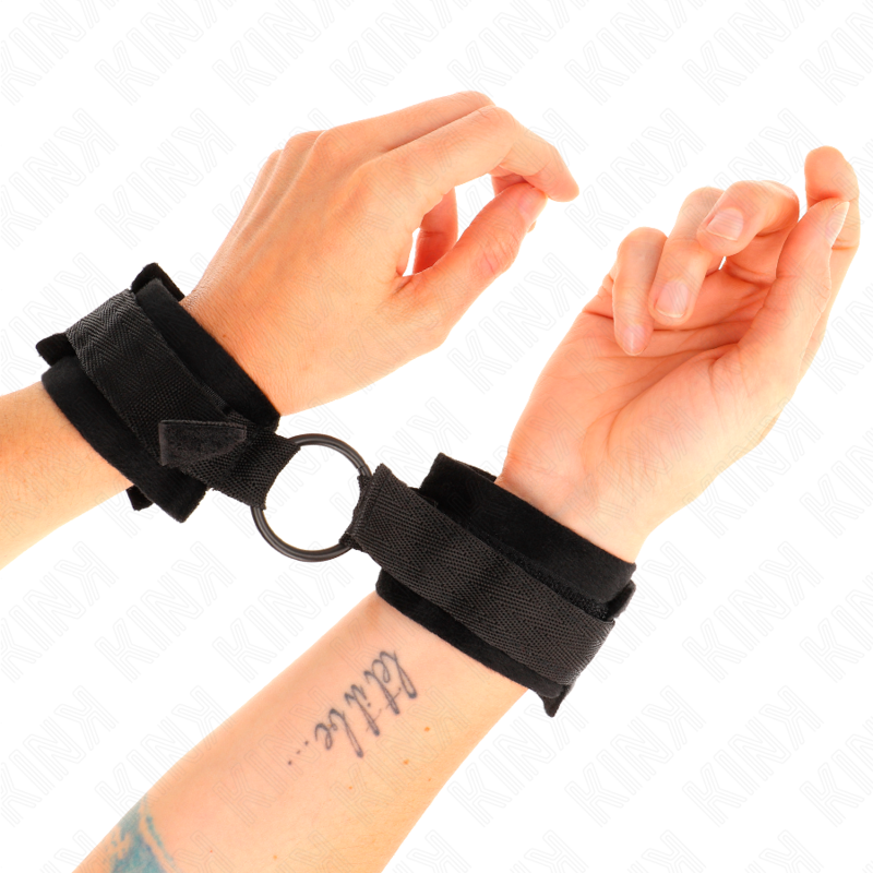 Manchettes BDSM Fourrure Débutant Noir Ajustable - Kink - KINK WRIST RESTRAINT