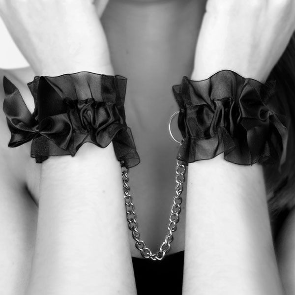 Bijoux Indiscrets - Menottes en Satin Frou Frou - Noir